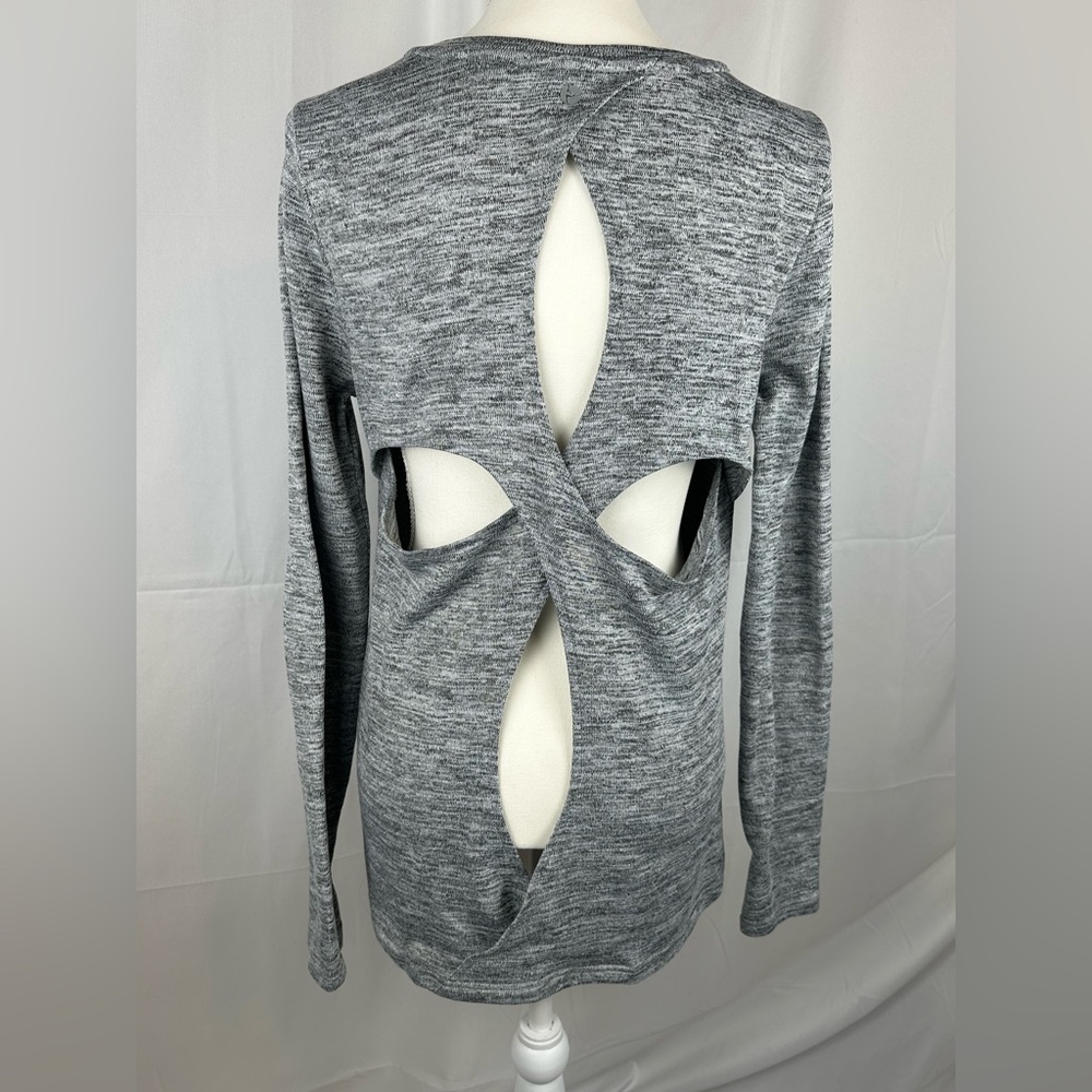 90 Degree by Reflex Gray Cut Out Back Size Large Long Sleeve Active Top